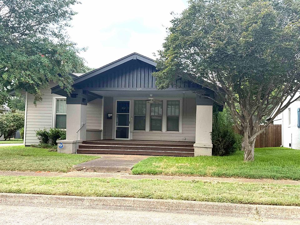 1st image of 109 E Merritt St