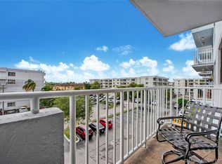 8251 NW 8th St APT 414, Miami, FL 33126