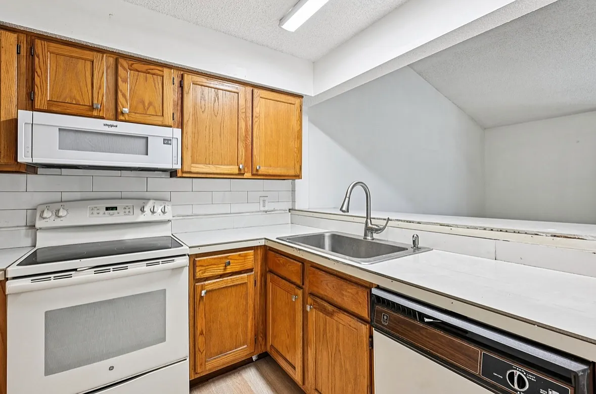 2 bed, 1074 sqft, $1,800 — Photo 4