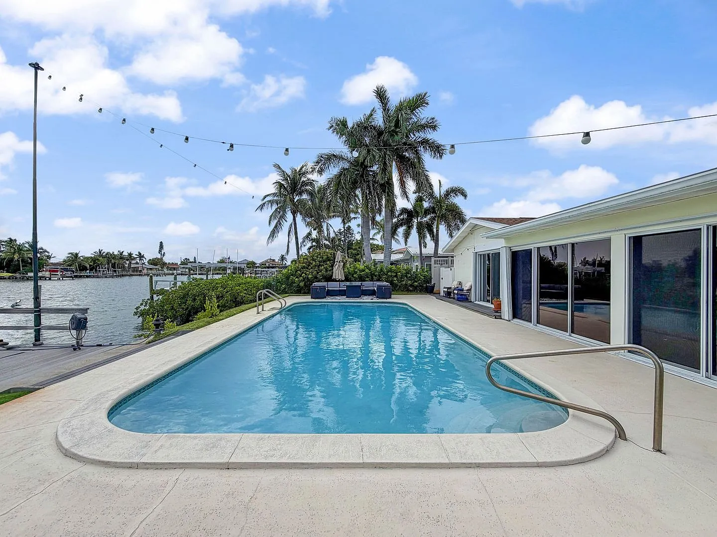 Furnished Waterfront Retreat with Gulf Access in Treasure Island! 3bed|2bath — Photo 4