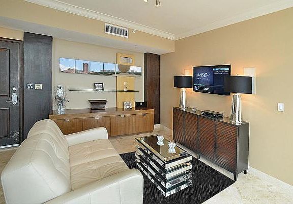 Home For Sale In Palmetto Place