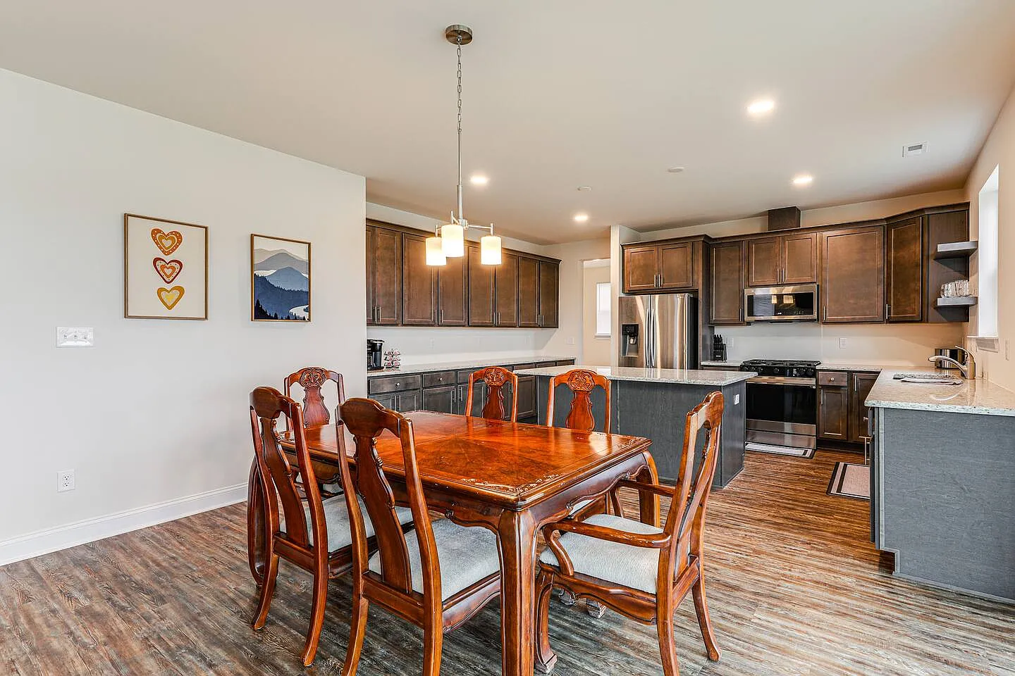 5 bed, 3590 sqft, $1,800 — Photo 1