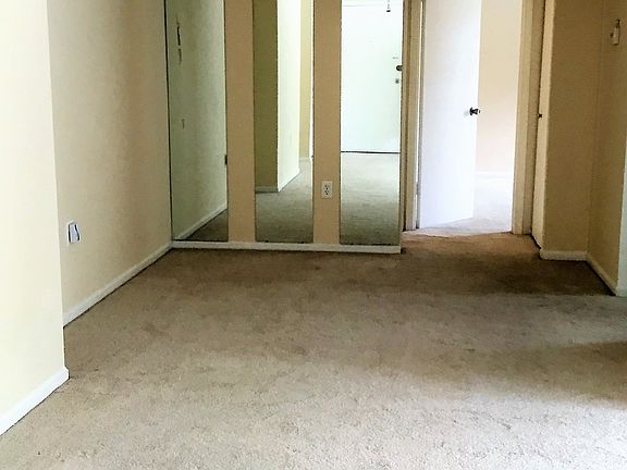 4th image of 868 College Pkwy #30