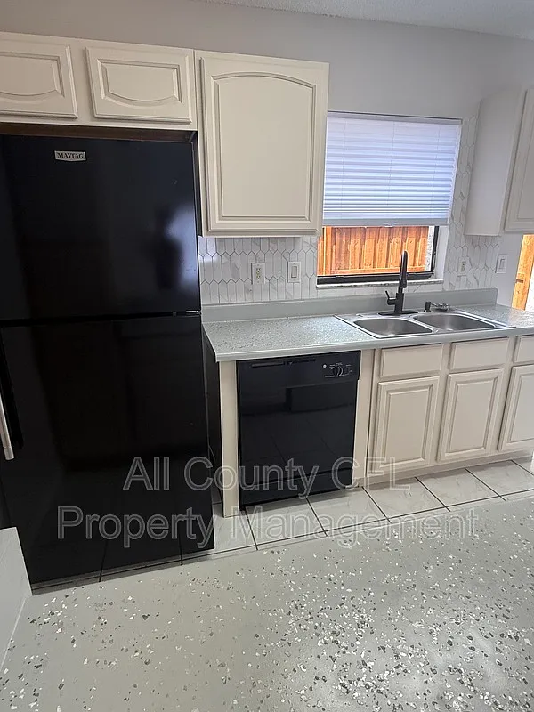 2 bed, 2.5 bath, 1104 sqft, $1,750 — Photo 3