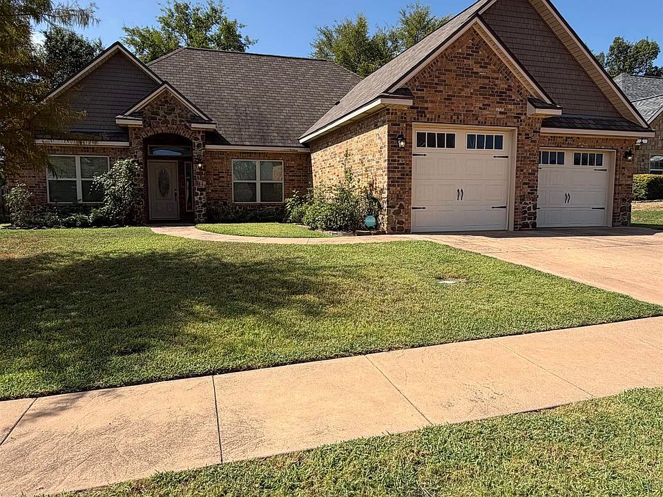 1st image of 696 Linus Ln