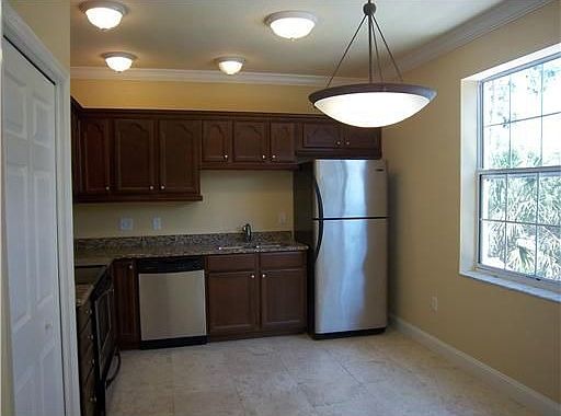 3rd image of 532 Ryans Woods Ln