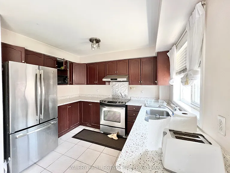 80 Acorn Pl #61 — Photo 7