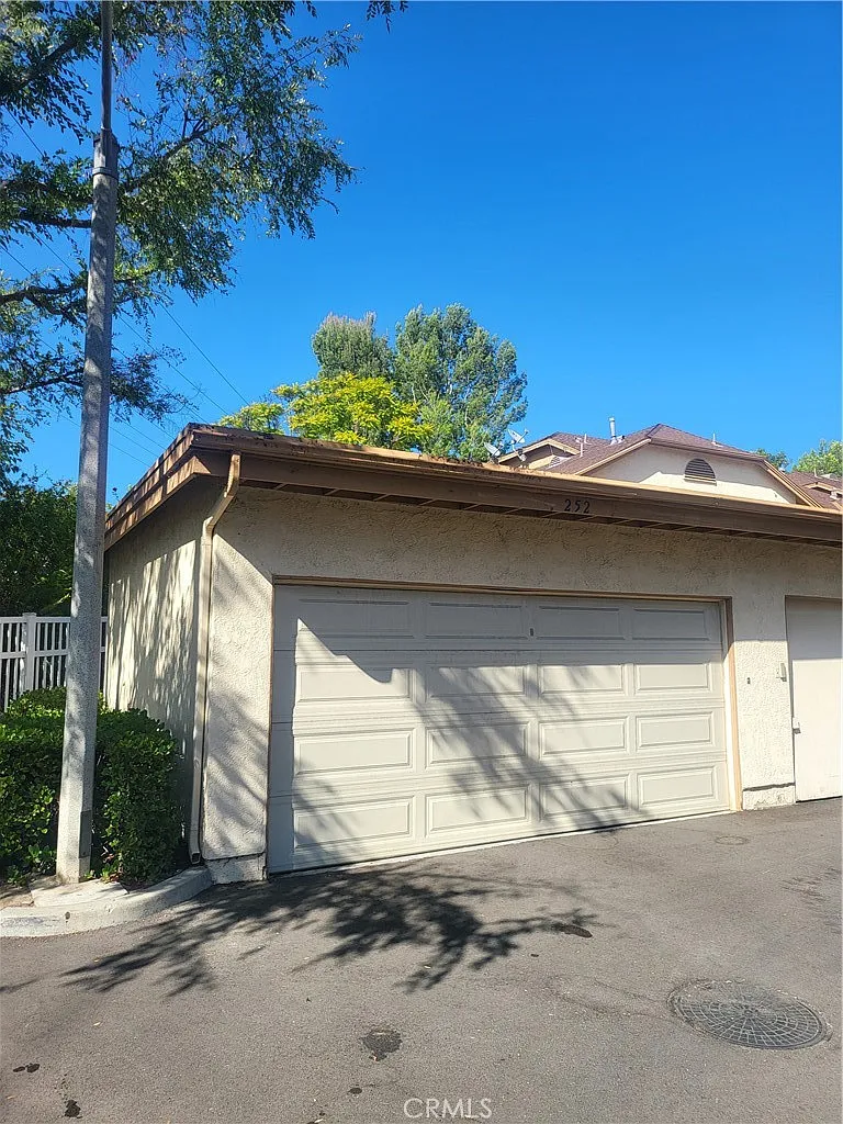 3 bed, 2.5 bath, 1118 sqft, $3,700 — Photo 2