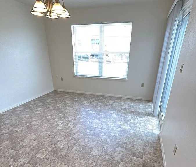 282 Dunn Ct — Photo 2