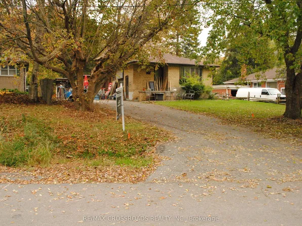 242 Island Rd, Toronto, ON M1C 2R2
