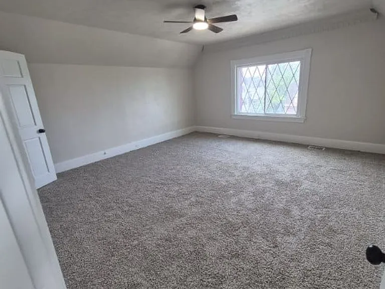 729 Hill Ave — Photo 7