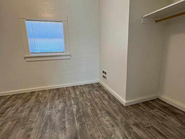 1009 Oregon St — Photo 6