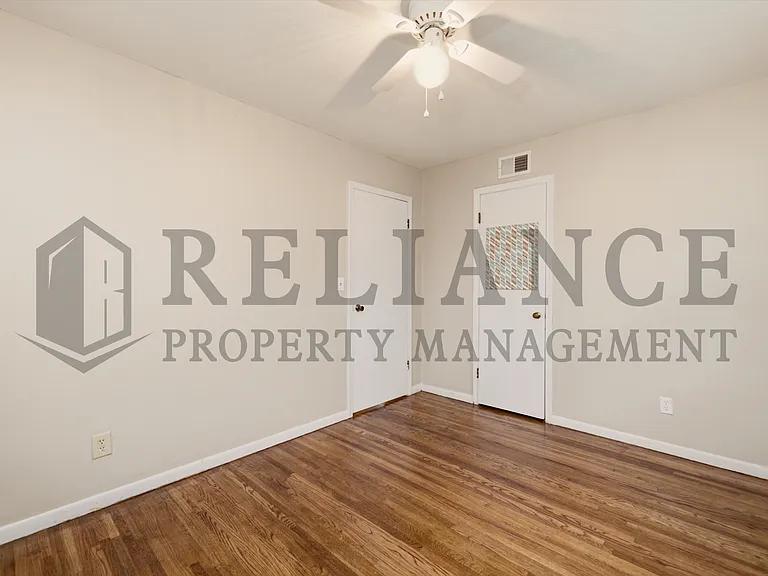 3349 S Vine St — Photo 32