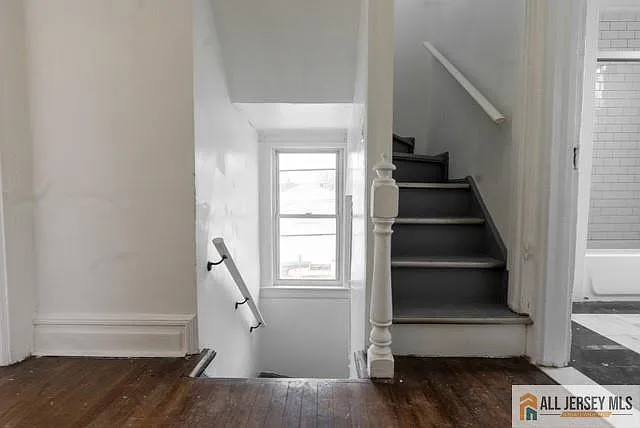 Building Photo - 410 Chadwick Ave
