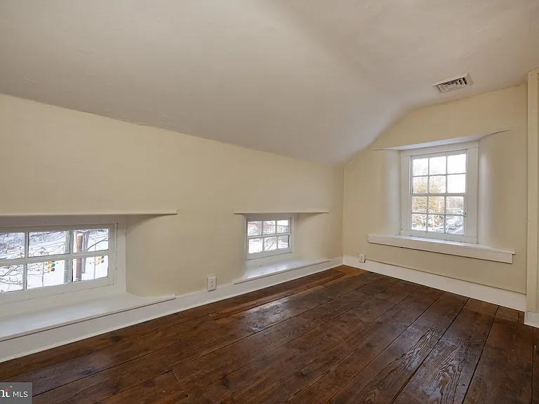 6192 Lower York Rd #B — Photo 9