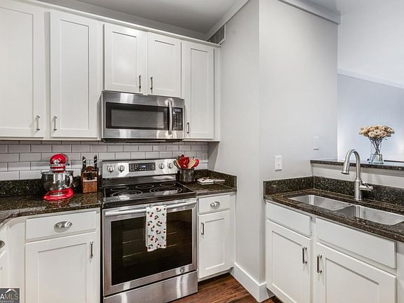 4th image of 821 Ralph McGill Blvd NE