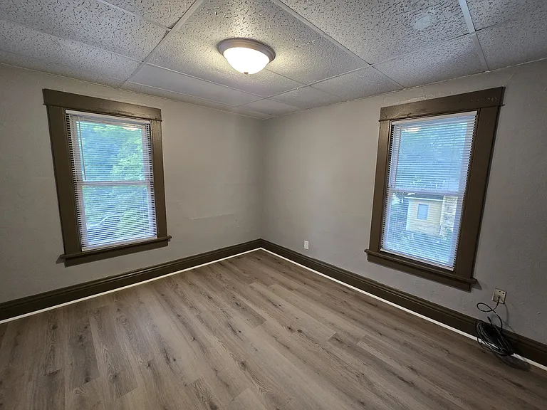 419 Bratnober St — Photo 14