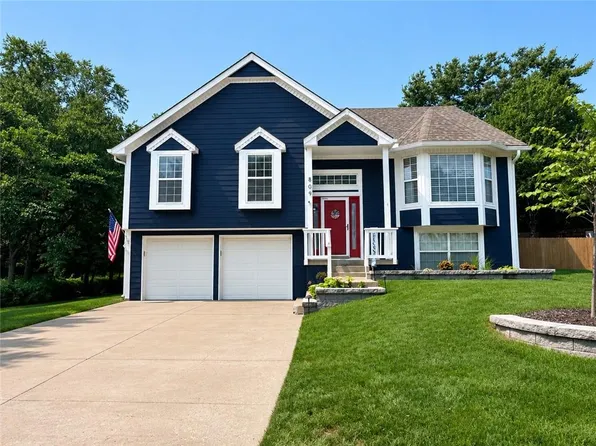 809 N Persimmon Dr, Olathe, KS 66061