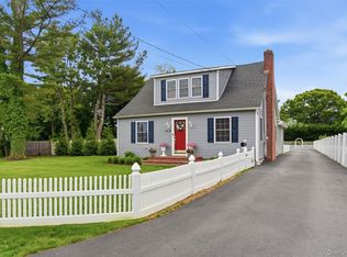 238 Woodlawn Ave, Saint James, NY 11780