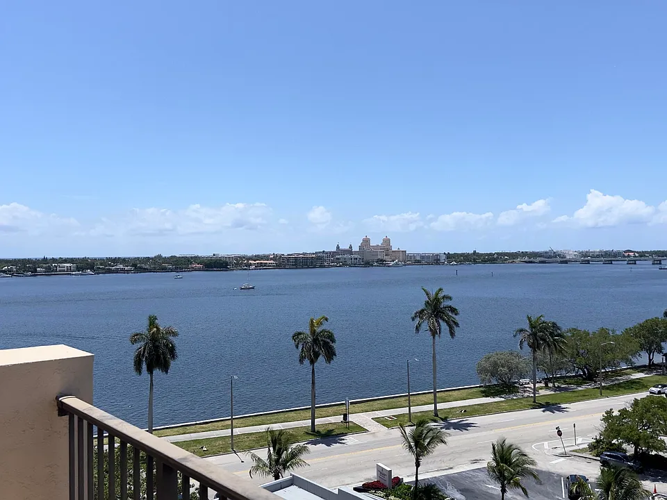1801 N Flagler Dr #910