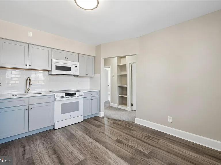 301 N Governor Printz Blvd #B — Photo 8