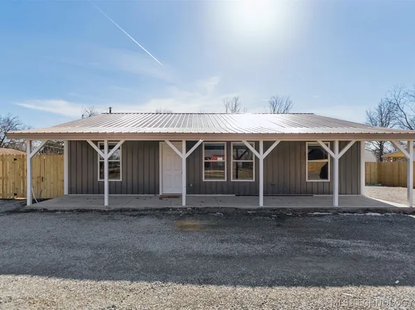 207 NE 2nd St, Adair, OK 74330