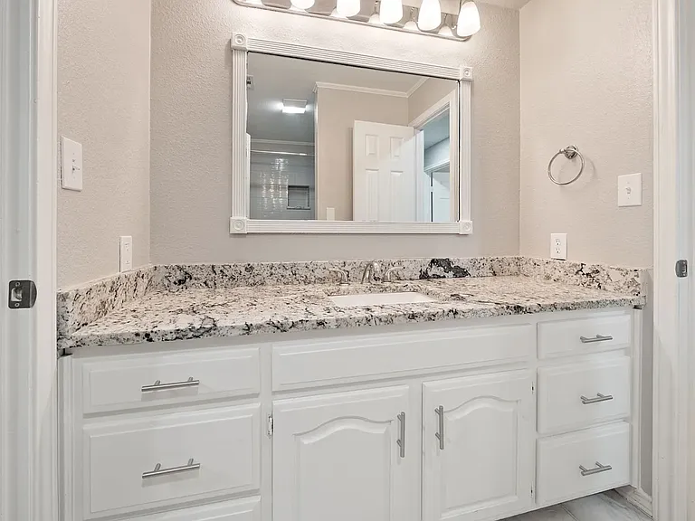 306 Westpark Dr N — Photo 14