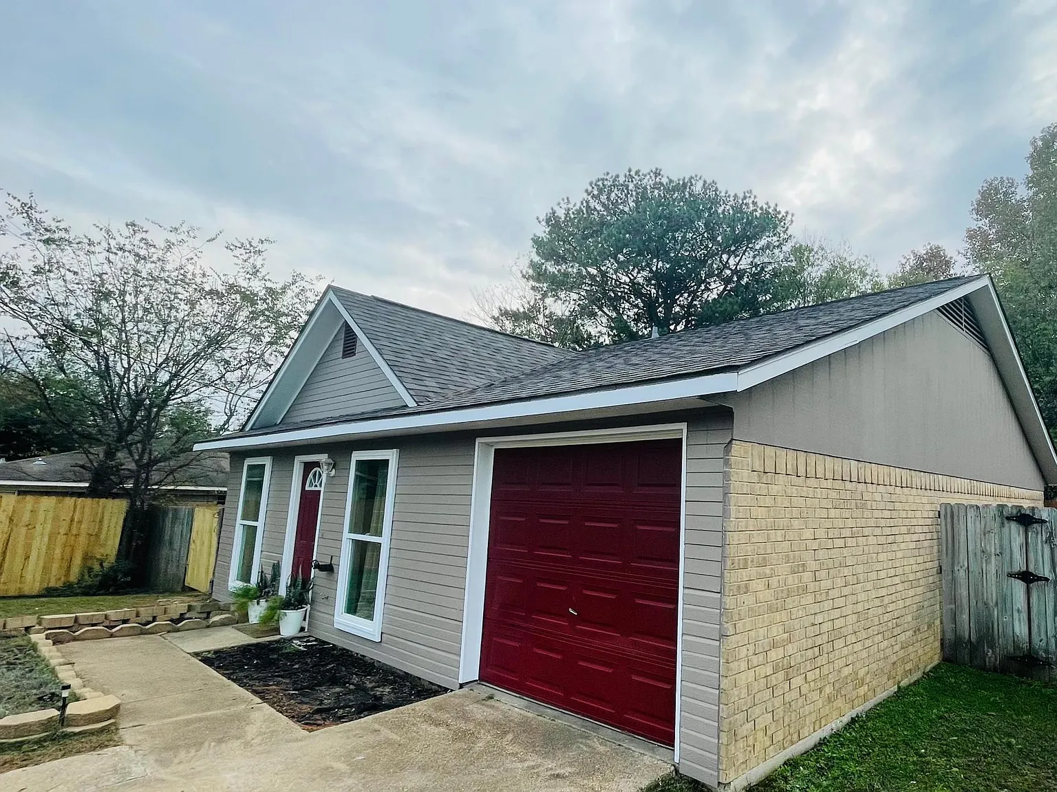 3 bed, 1001 sqft, $1,400 — Photo 2