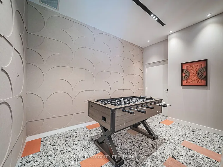 10 Oak St #903 — Photo 32