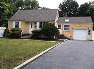 6 Winding Way, Pompton Plains, NJ 07444