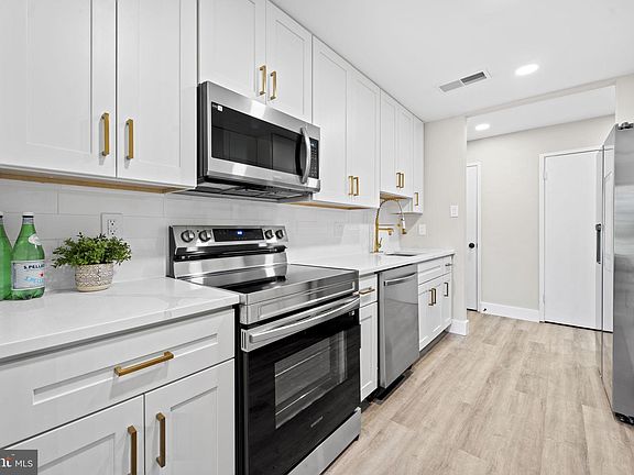 5th image of 523 Florida Ave APT 204