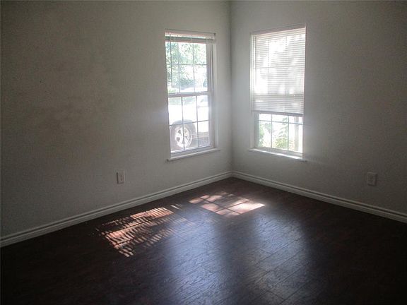 3rd image of 4900 Walthall St