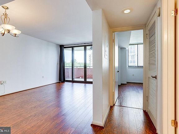 5th image of 1001 N Randolph St APT 621