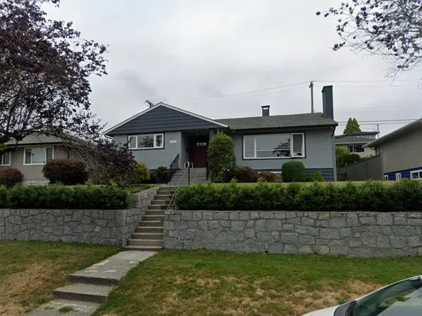 4711 Ridgelawn Dr, Burnaby, BC V5C 3Y1