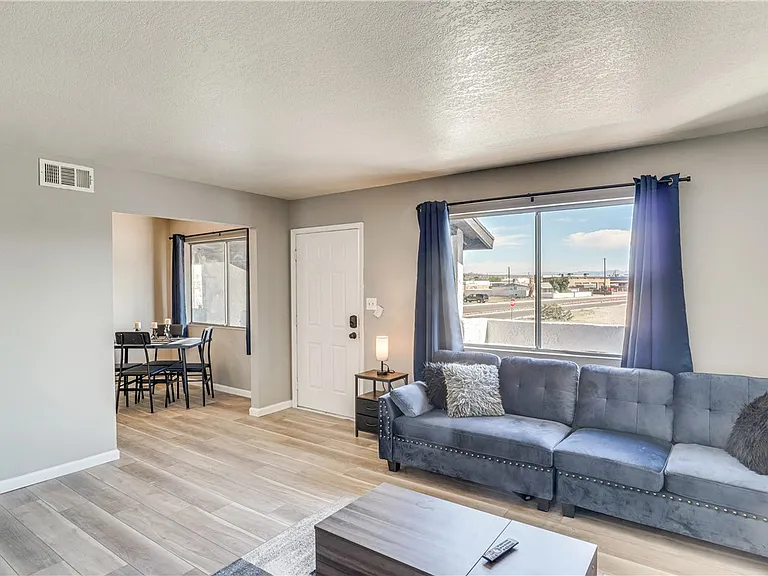 644 Swan Dr #1 — Photo 3