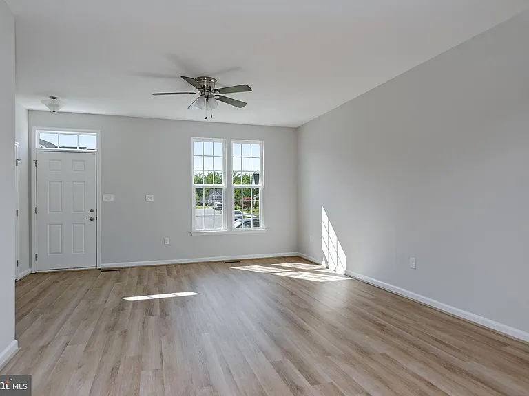 8647 Rosecrans Ln — Photo 4
