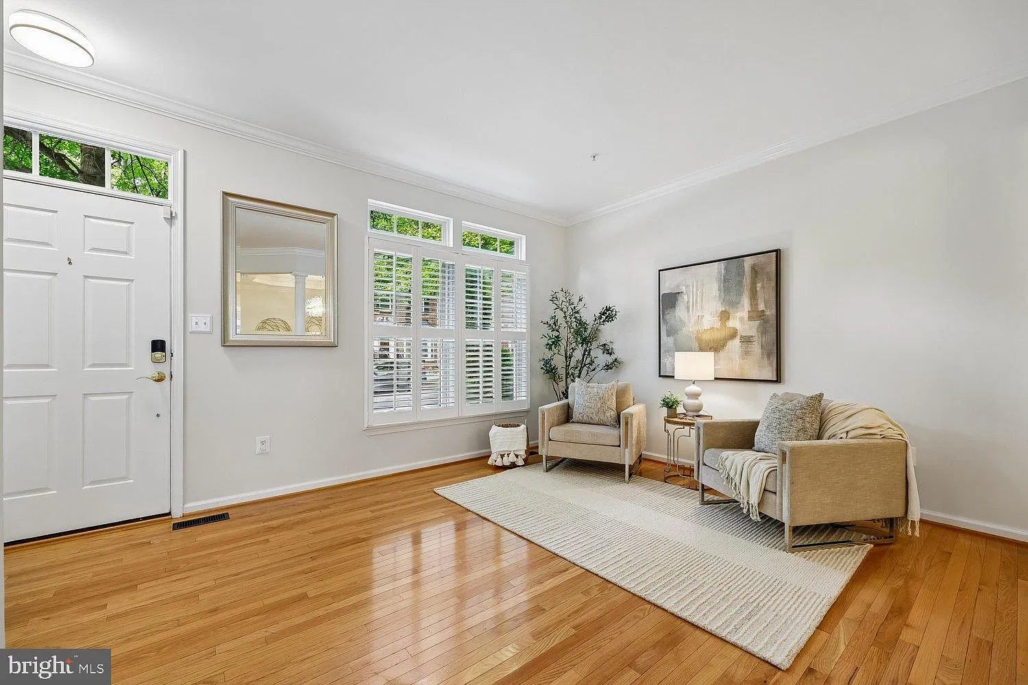 3 bed, 4.0 bath, 2618 sqft, $4,100 — Photo 2
