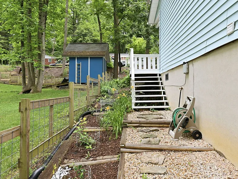 122 Wells St — Photo 16