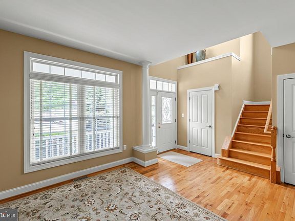 5th image of 105 Travis Ct