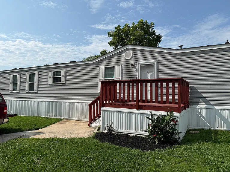 175 Woodview Rd — Photo 9