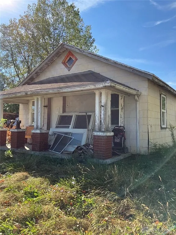 721 Kinnane Ave photo 1