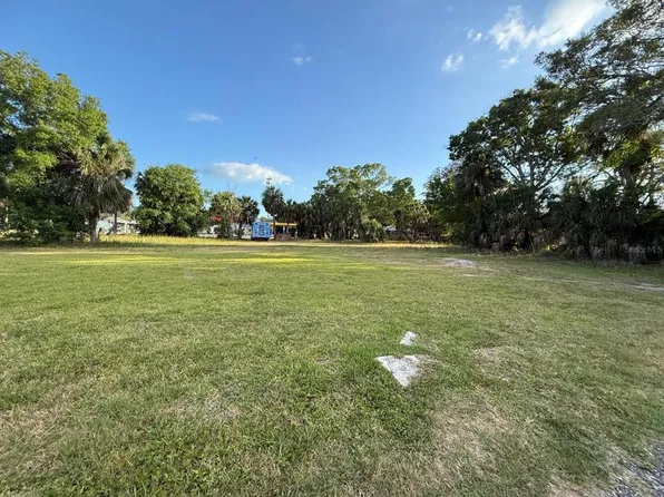 3733 6th St S #80, Saint Petersburg, FL 33705