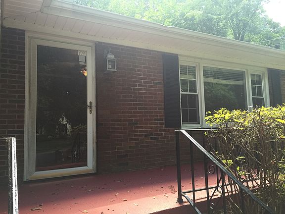 2nd image of 228 W Hillcrest Dr