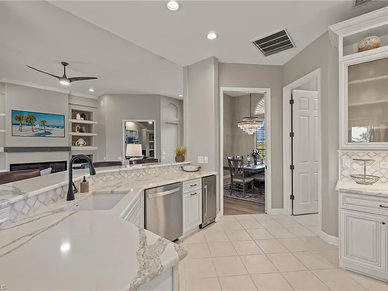 16322 Edgemont Dr — Photo 9