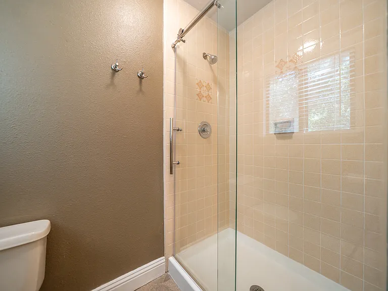 17659 Melwood Ln — Photo 26