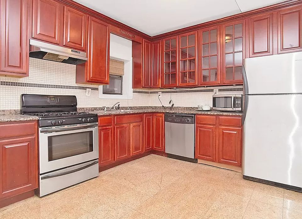1st image of 8 E 18th St APT 2
