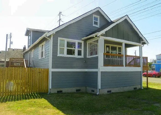 3102 Sumner Ave photo 1