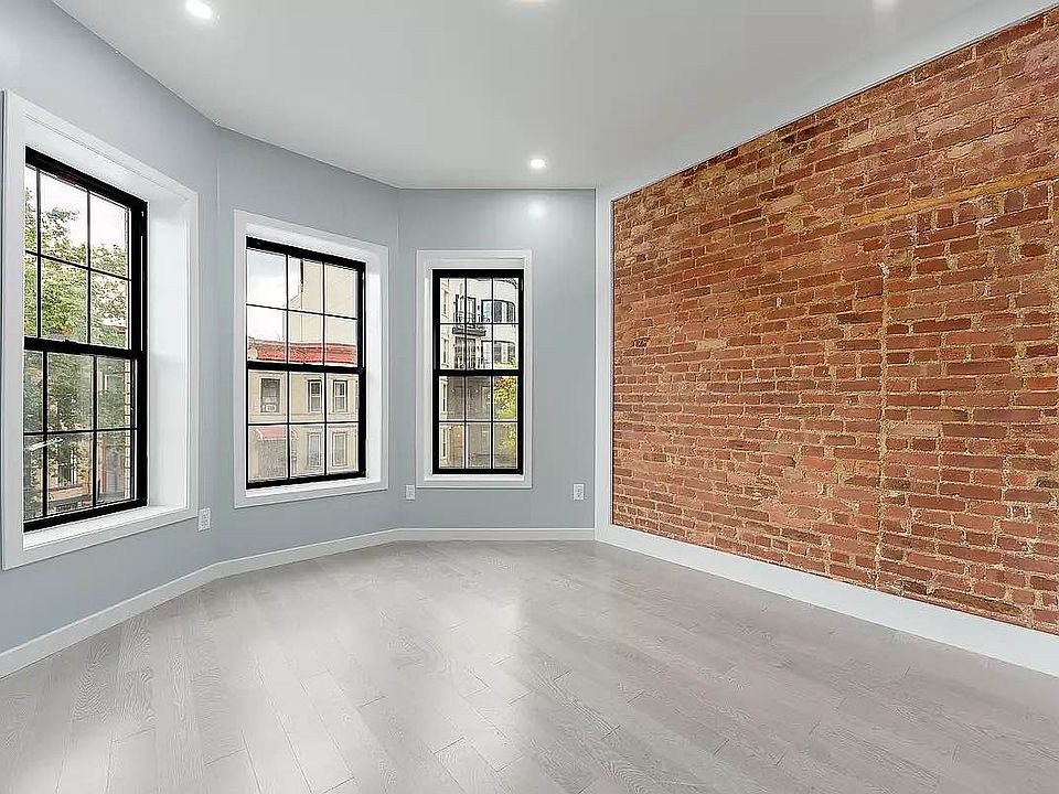 2nd image of 1301 Park Pl #2