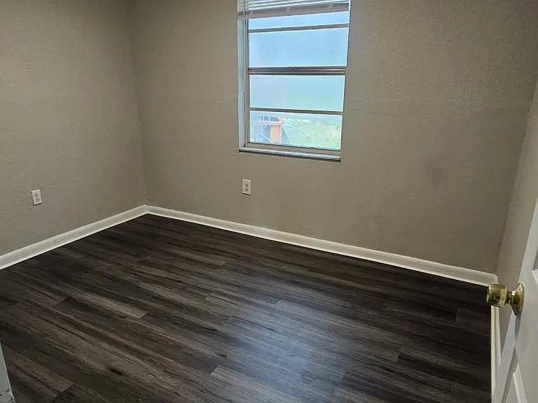 101 S Forest St #5 — Photo 6