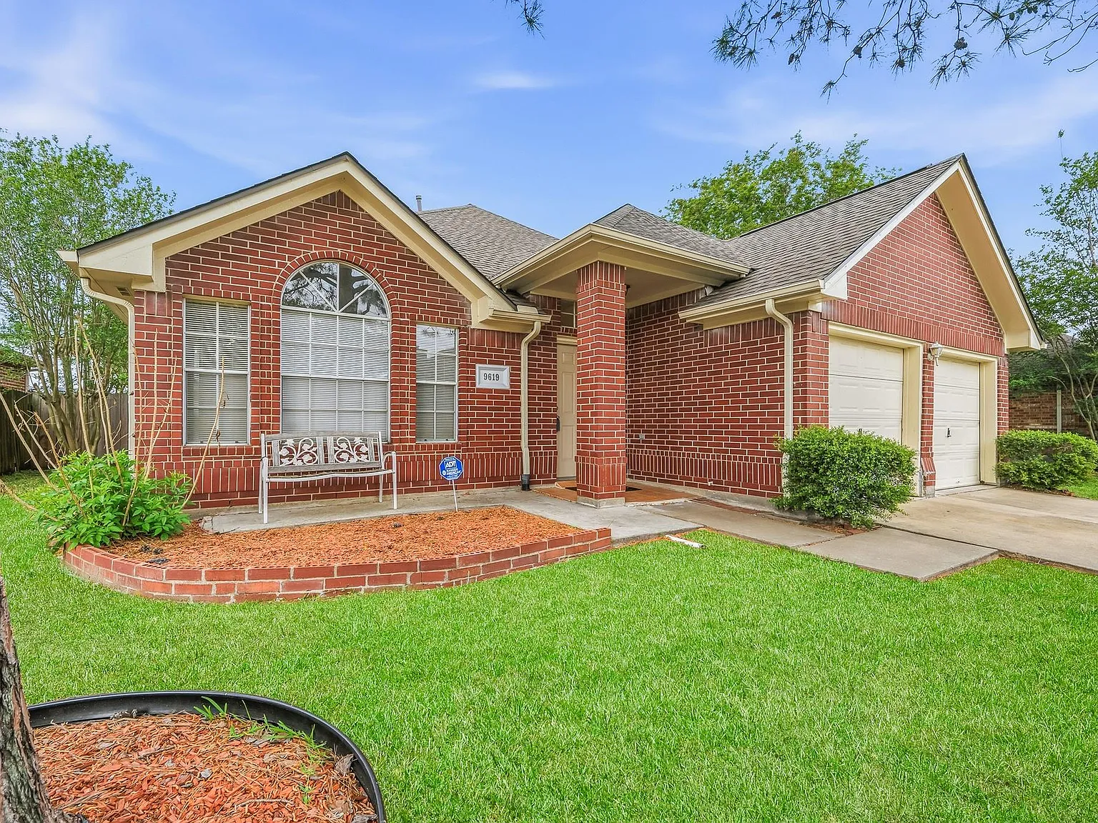 3 bed, 2.0 bath, 1780 sqft, $1,950 — Photo 4